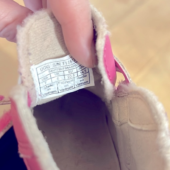 Toddler UGGs size 7 - Picture 5 of 5